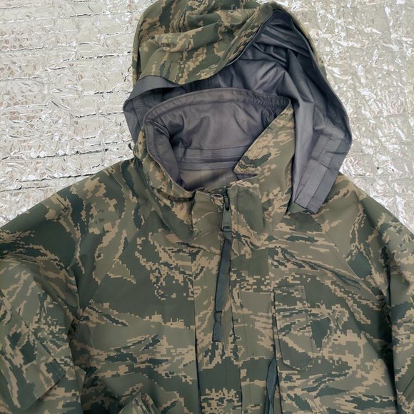 See video NUC USAF Tiger Stripe Parka/Shell Sz Large 8415-01-547-3536 - Picture 6 of 11